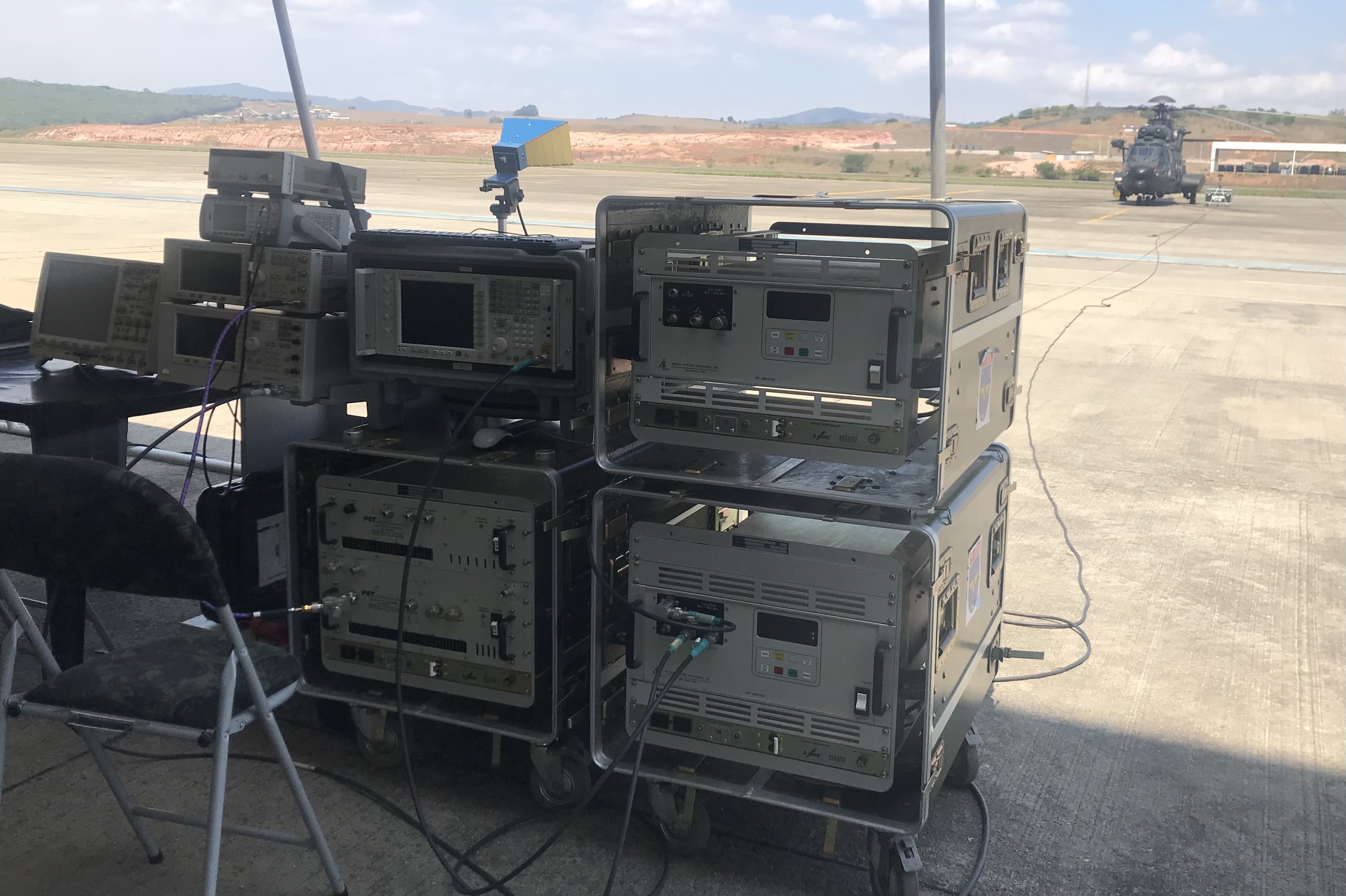 Proposta de um emulador de ameaças radar de 1 – 18 GHz baseado em instrumentação de RF para testes irradiados em solo do sistema de alerta radar da aeronave H225M