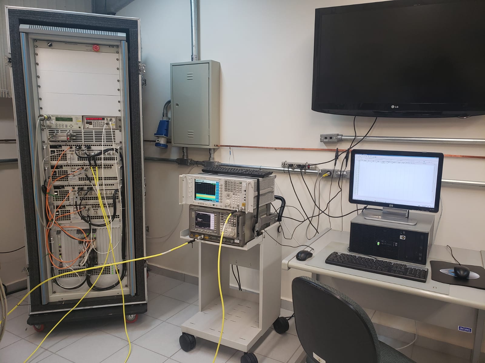 Modelagem e Avaliação Experimental do Erro de Amplitude na Determinação do Ângulo de Chegada em Sensores RWR